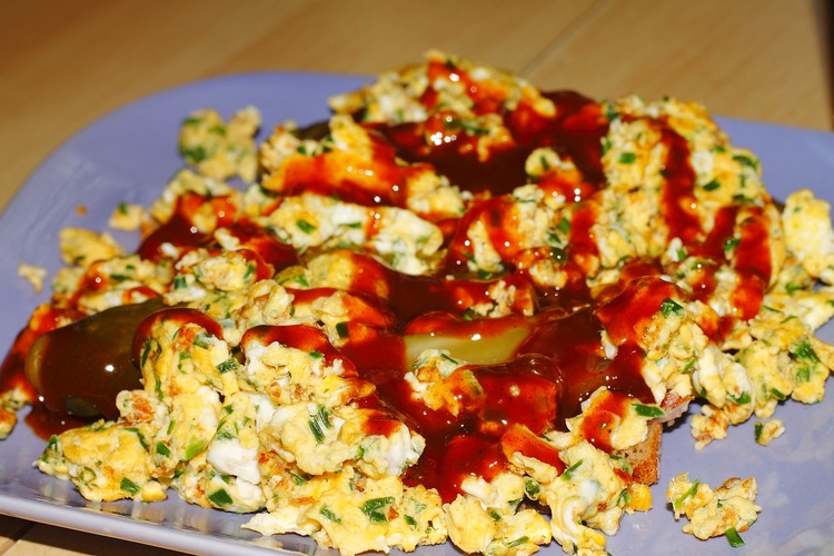 Onion Scrambled Eggs with Ketchup