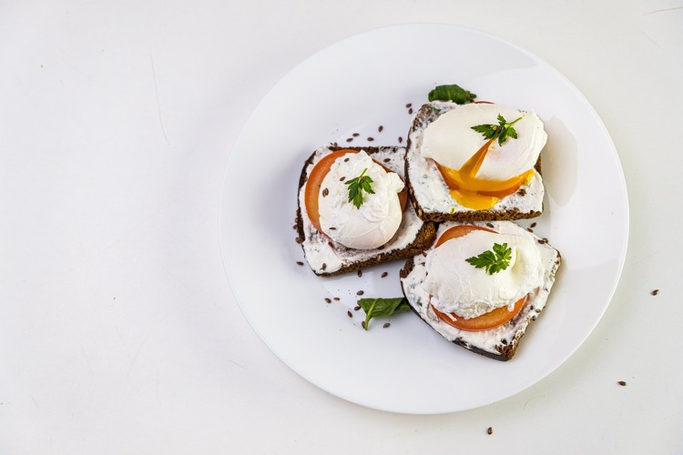 Poached Eggs with Cream Cheese Toast Recipe