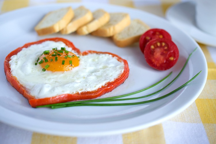 Egg Recipe - Sliced Red Bell Peppers with Fried Eggs and Tomatoes